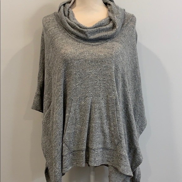 Splendid Cowel Neck Ponch with half Sleeve - Picture 1 of 8